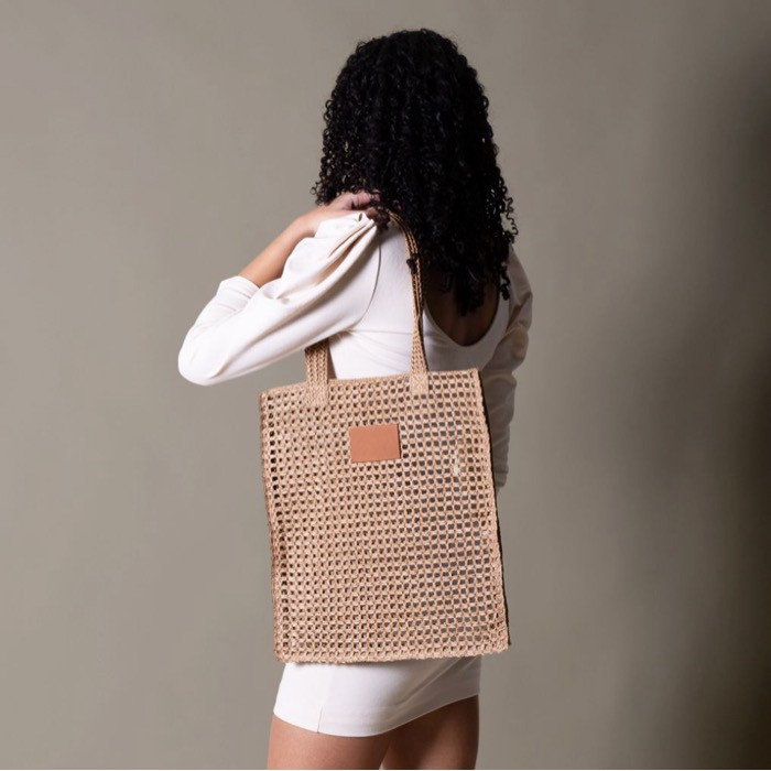 Bolsa de papel de rafia con asas y etiqueta para marcaje primera vista Bolsa de papel de rafia con asas y etiqueta para marcaje primera vista