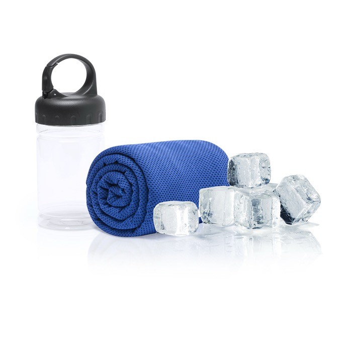 Toalla deportiva de material refrigerante y protección UV50 90x30cm color azul cuarta vista