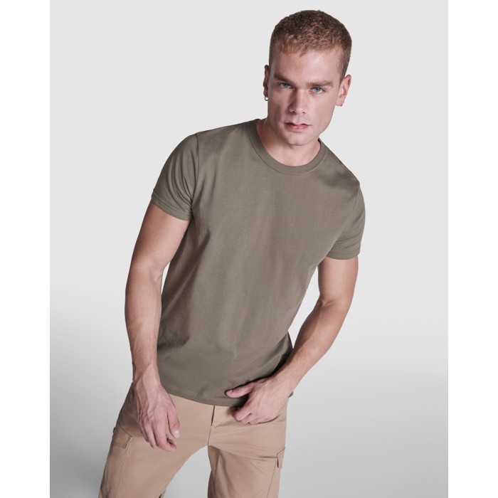 Camiseta de manga corta en algodón peinado 180 g/m2 Roly Direct Braco color blanco cuarta vista de uso