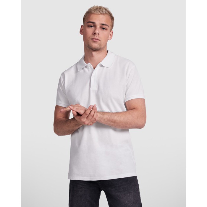 Polo de manga corta de algodón orgánico 210 g/m2 Roly Direct Prince color blanco cuarta vista de uso