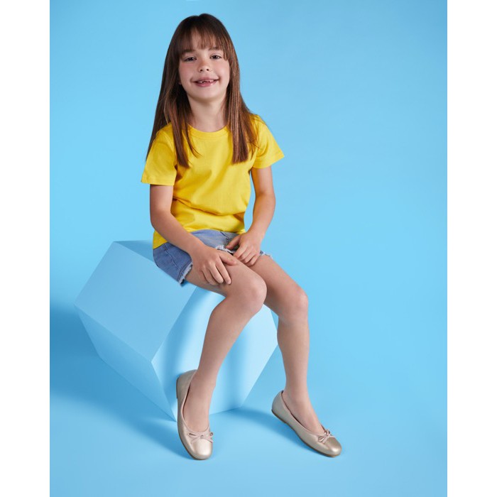 Camiseta de algodón de manga corta 190 g/m2 Roly Direct Stafford color amarillo segunda vista de uso