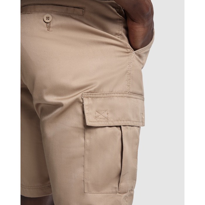 Bermuda corta laboral de algodón y poliéster 200 g/m2 Roly Armour color camel vista detalle 2 Bermuda corta laboral de algodón y poliéster 200 g/m2 Roly Armour color camel vista detalle 2