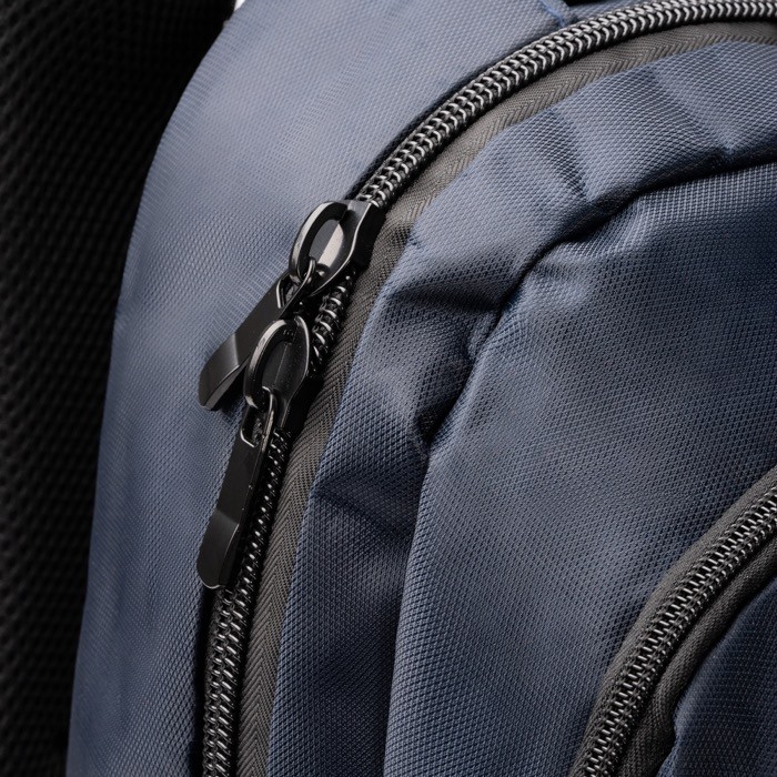 Mochila de nylon 600D con espalda acolchada y tiras ajustables 15” color azul marino vista detalle 3
