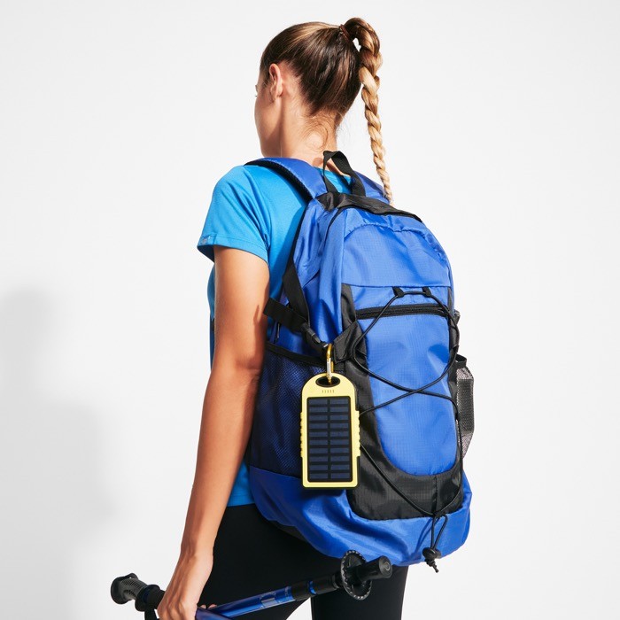 Mochila deportiva de nylon con bolsillos laterales de rejilla color rojo vista detalle 1