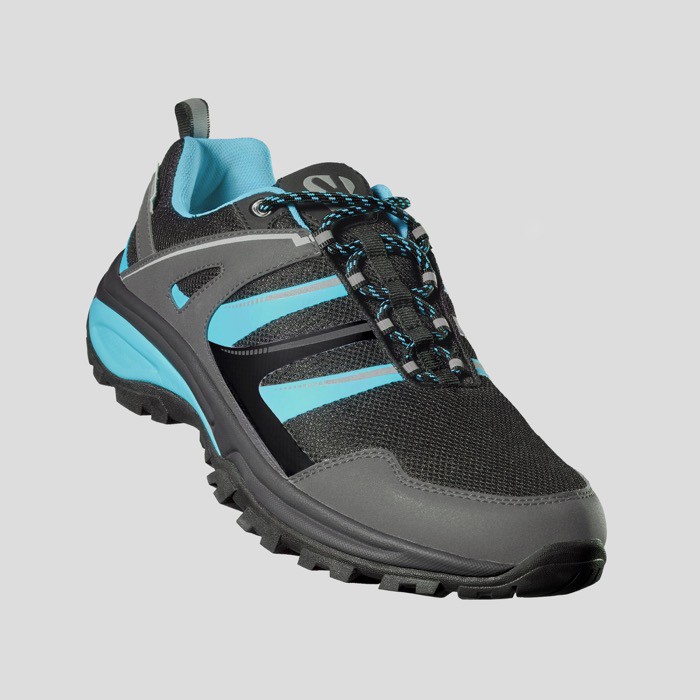 Zapatillas ideales para trekking con función impermeable Roly Direct color turquesa primera vista de uso