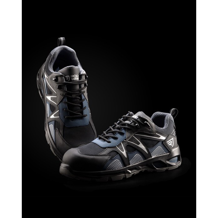 Zapatos de trabajo tipo sport con puntera de fibra de vidrio Roly color azul marino cuarta vista de uso