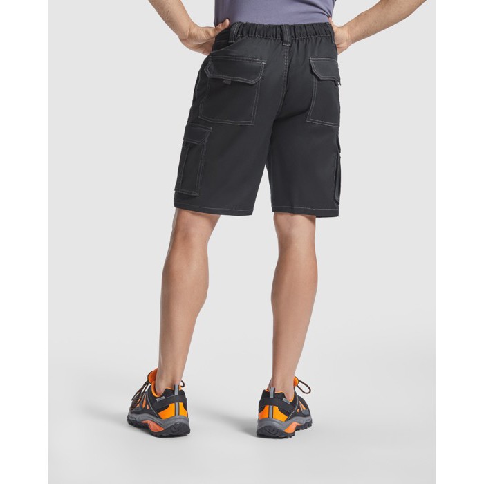 Bermuda corta de poliéster y algodón con bolsillos 250 g/m2 Roly Vitara color negro cuarta vista de uso Bermuda corta de poliéster y algodón con bolsillos 250 g/m2 Roly Vitara color negro cuarta vista de uso
