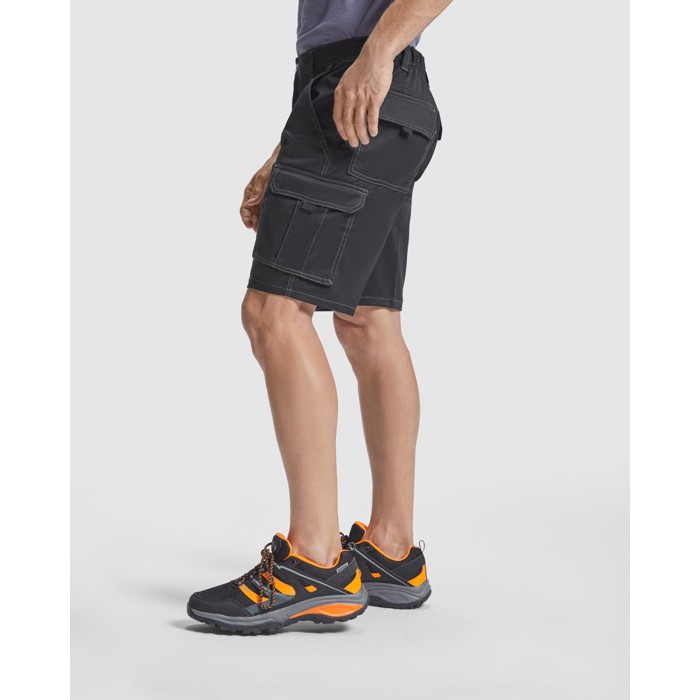 Bermuda corta de poliéster y algodón con bolsillos 250 g/m2 Roly Vitara color negro quinta vista de uso Bermuda corta de poliéster y algodón con bolsillos 250 g/m2 Roly Vitara color negro quinta vista de uso