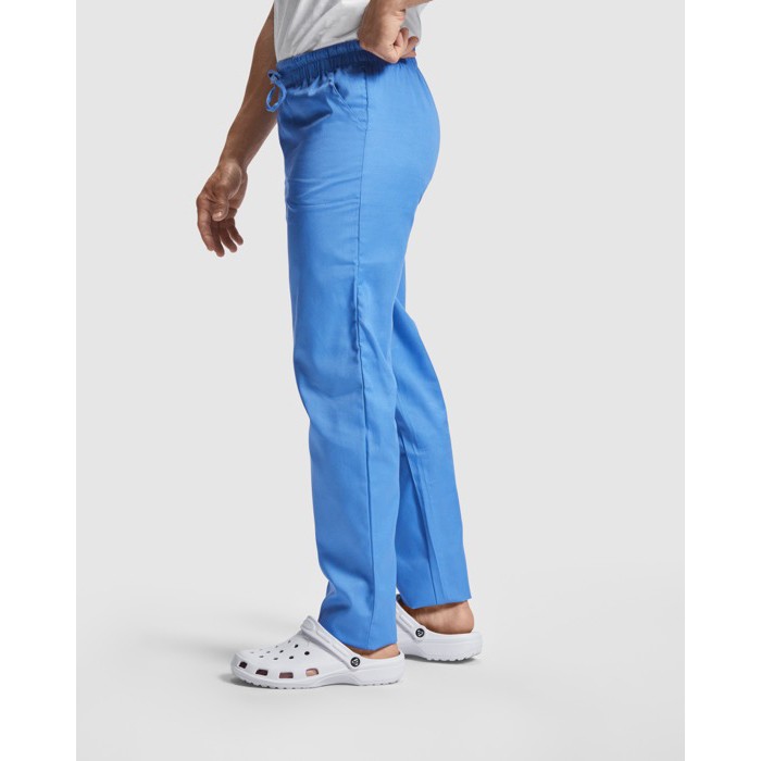 Pantalón sanitario largo unisex con corte recto 195 g/m2 Roly Care color azul bondi quinta vista de uso