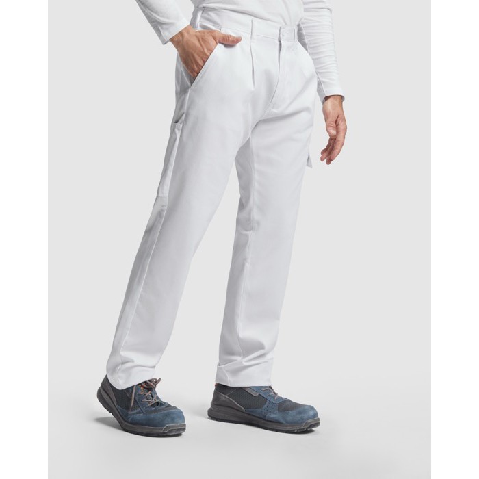Pantalón laboral de poliéster y algodón de corte recto 210 g/m2 Roly Pintor color blanco tercera vista de uso