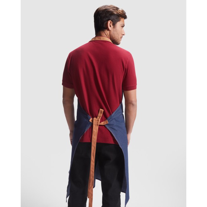 Delantal laboral largo para horeca en algodón 250 g/m2 Roly Batali color azul vaquero quinta vista de uso