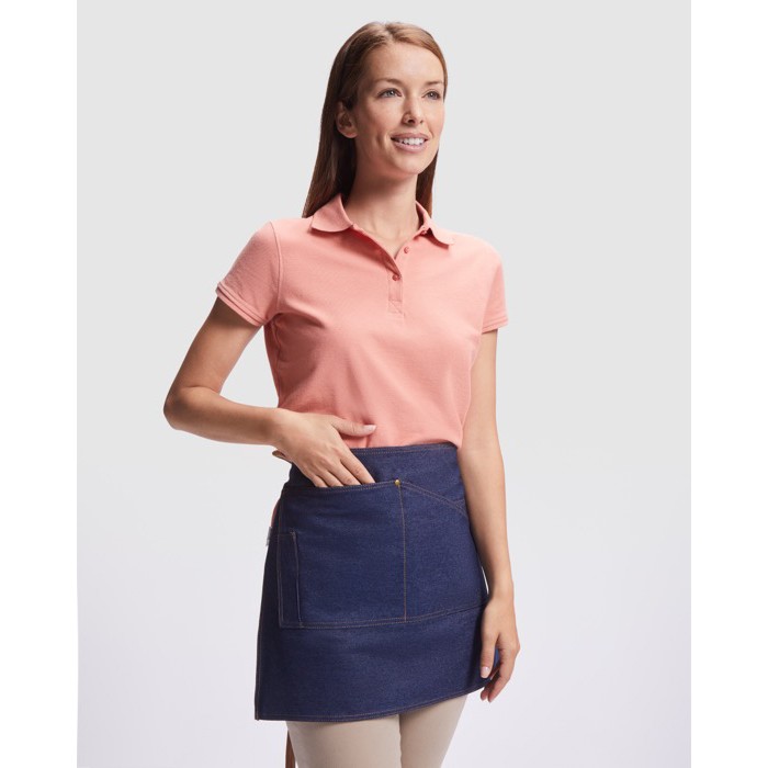 Delantal corto laboral para horeca estilo vaquero 250 g/m2 Roly Dacosta color azul vaquero primera vista de uso