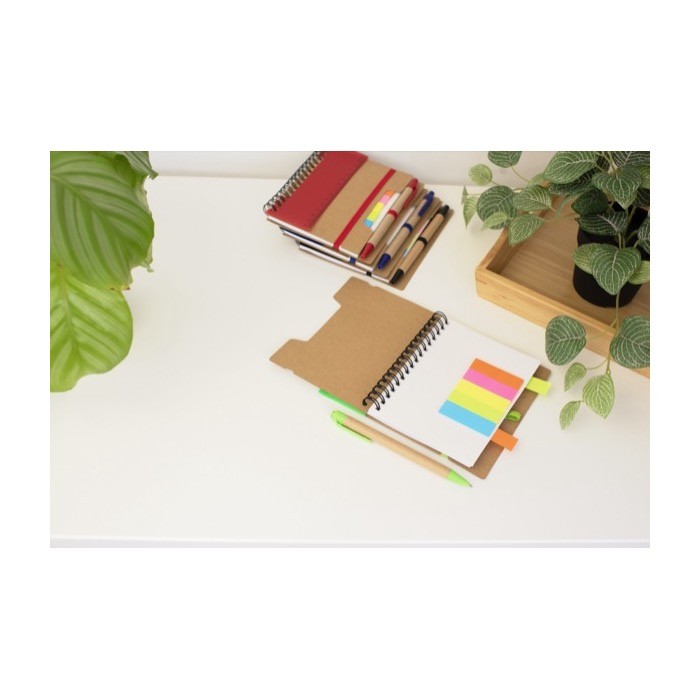 Libreta con varias notas adhesivas, regla y bolígrafo A6 hojas a rayas primera vista Libreta con varias notas adhesivas, regla y bolígrafo A6 hojas a rayas primera vista