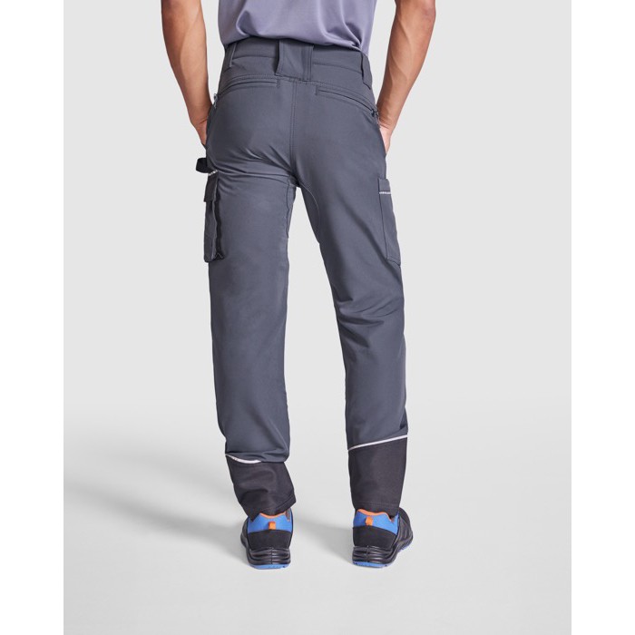 Pantalón laboral multibolsillos con elastano 260 g/m2 Roly Wall color negro sexta vista de uso