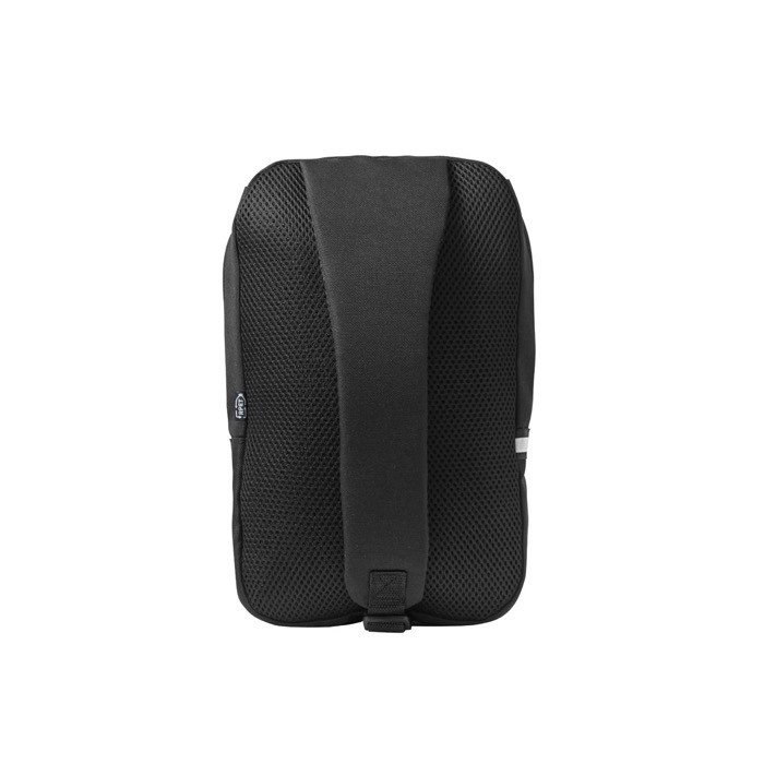 Bandolera acolchada de RPET con reflectantes y bolsillo frontal color negro segunda vista