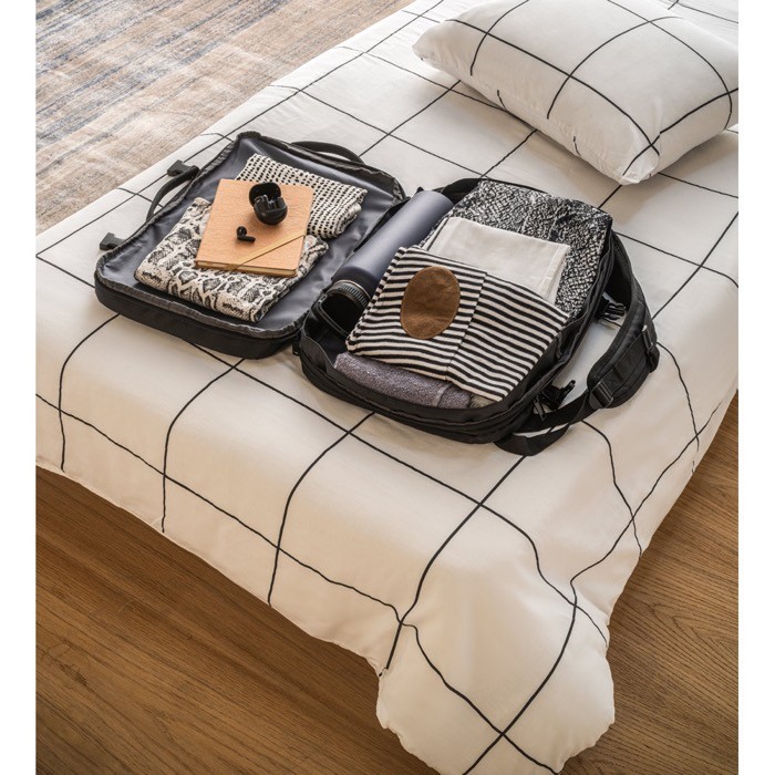 Mochila de viaje de poliéster reciclado denso para portátil 17,3'' vista bodegón