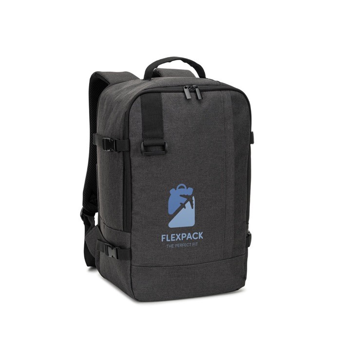Mochila de poliéster reciclado con medidas para aerolíneas 14” color gris oscuro imagen con logo