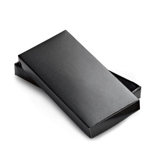 Llavero rectangular de metal y piel color negro segunda vista con logo