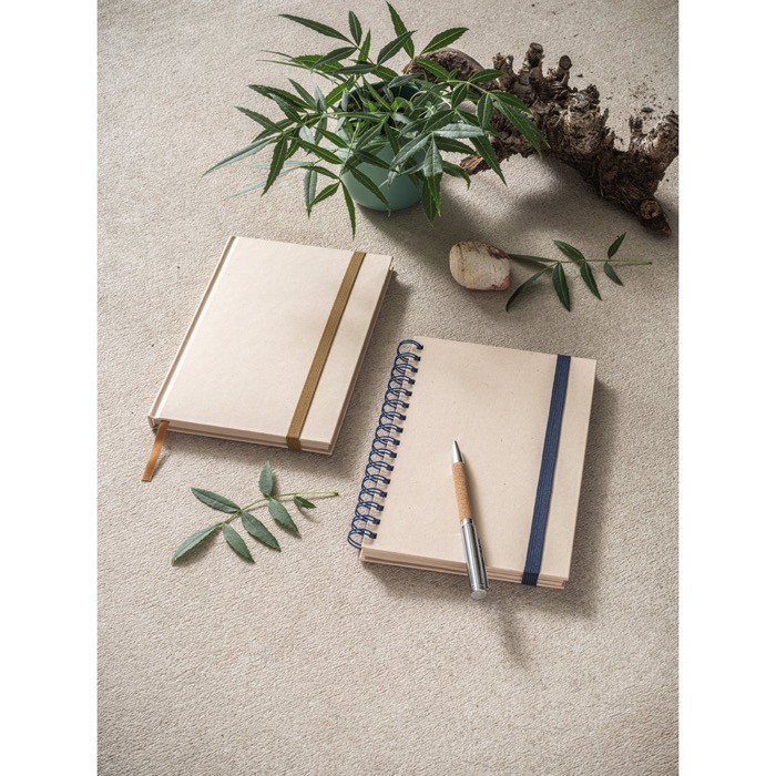 Libreta de caña de azúcar con tapa dura y A5 hojas a rayas vista bodegón Libreta de caña de azúcar con tapa dura y A5 hojas a rayas vista bodegón