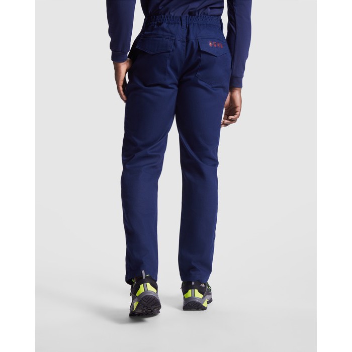 Pantalón laboral ignífugo de algodón y fibra de carbono 360 g/m2 Roly Ranger color azul marino cuarta vista de uso