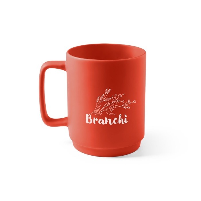 Taza de cerámica con acabado mate y asa grande rectangular 330ml color rojo imagen con logo 2