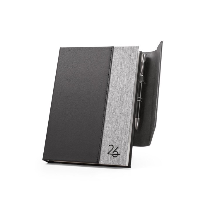 Agenda de cuero y plástico reciclado con cierre magnético A5 color gris claro tercera vista