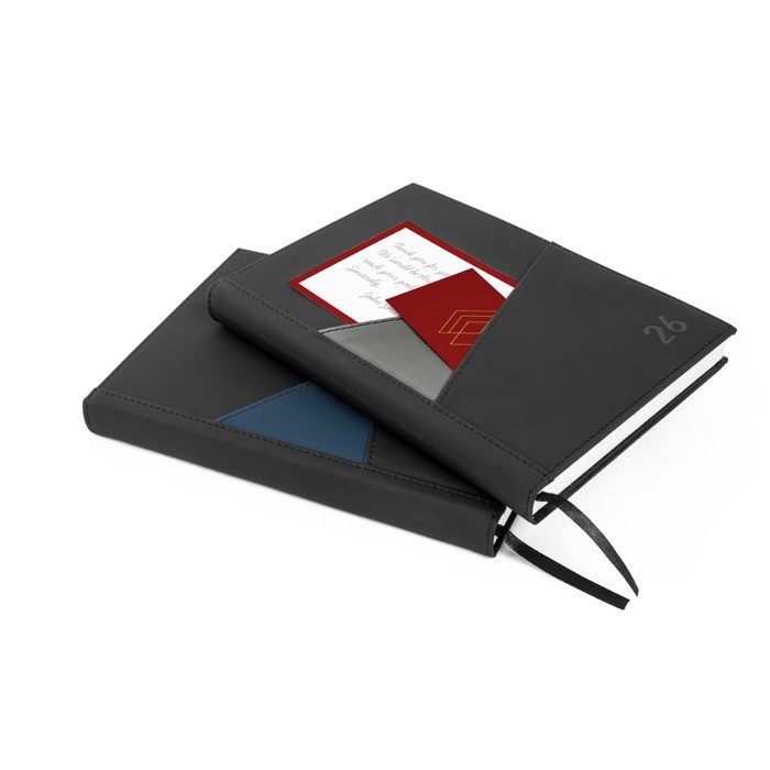 Agenda ecológica con dos bolsillos exteriores y marcador de cinta A5