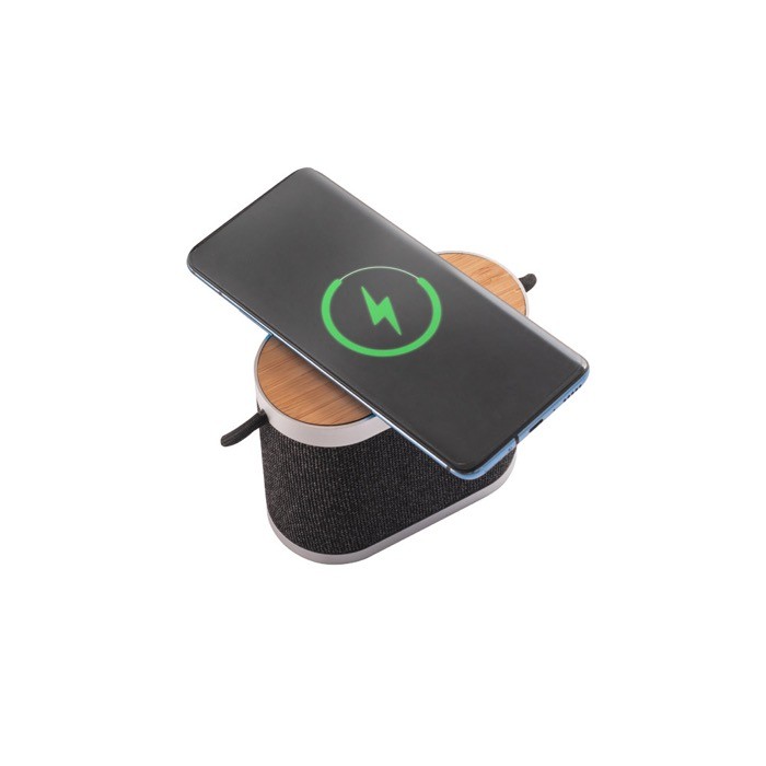 Altavoz portátil de RPET con cargador inalámbrico superrrápido color gris oscuro tercera vista Altavoz portátil de RPET con cargador inalámbrico superrrápido color gris oscuro tercera vista