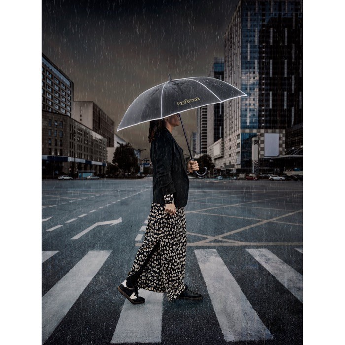 Paraguas reciclado 68 cm poliéster con detalles reflectantes Ø120 vista bodegón Paraguas reciclado 68 cm poliéster con detalles reflectantes Ø120 vista bodegón