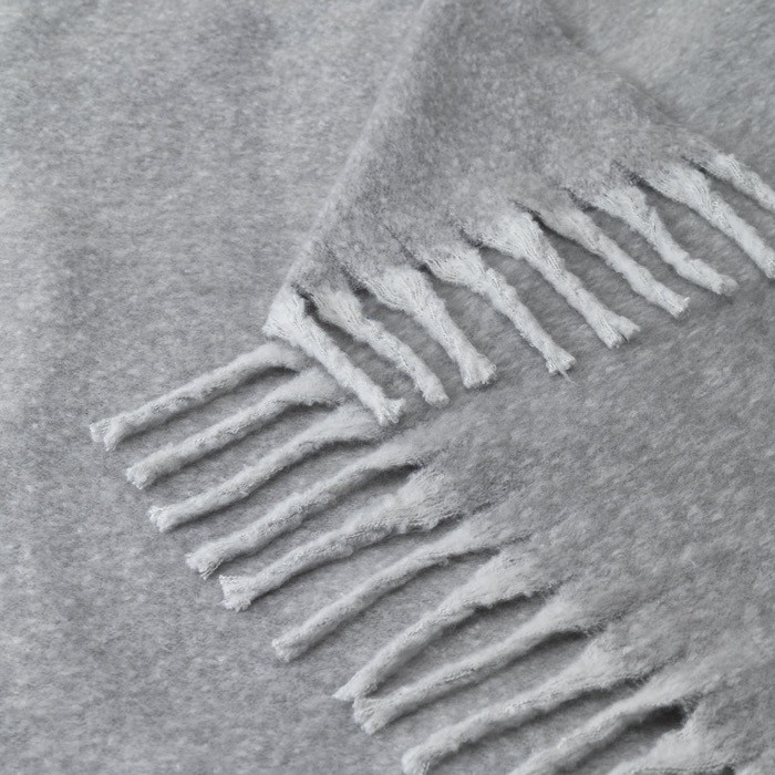 Manta en poliéster reciclado con tacto suave tipo mohair 300 g/m² color gris quinta vista Manta en poliéster reciclado con tacto suave tipo mohair 300 g/m² color gris quinta vista