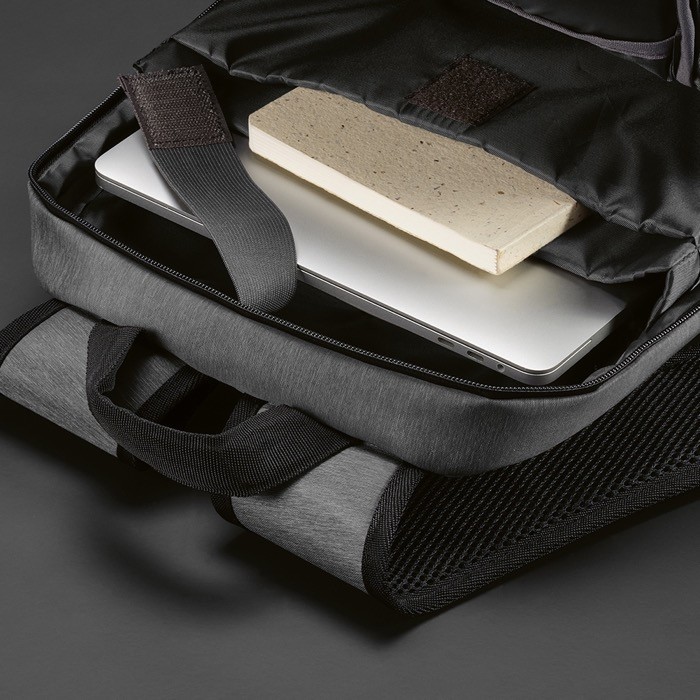 Mochila de nylon reciclado con cremalleras impermeables 22L vista septima