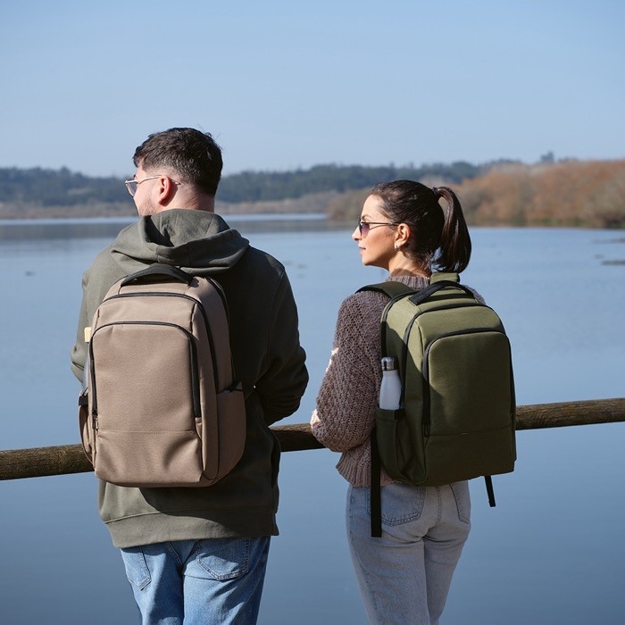 Mochila impermeable bitono de nylon reciclado para portátil 15,6” vista segunda Mochila impermeable bitono de nylon reciclado para portátil 15,6” vista segunda