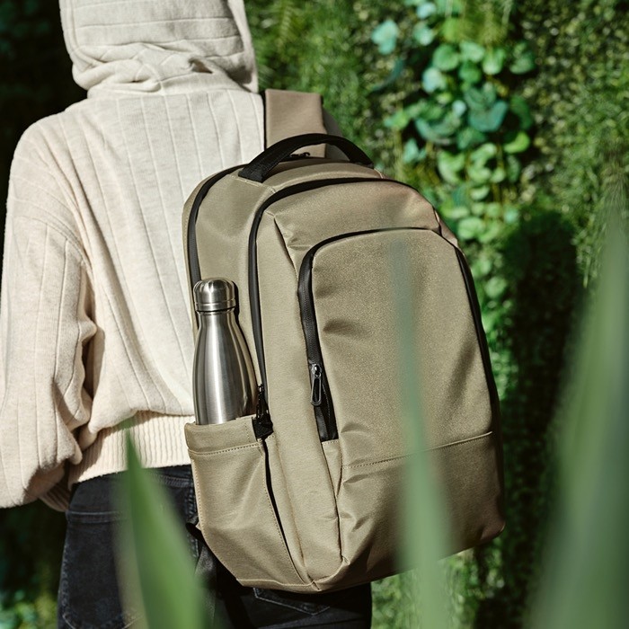 Mochila impermeable bitono de nylon reciclado para portátil 15,6” vista septima Mochila impermeable bitono de nylon reciclado para portátil 15,6” vista septima