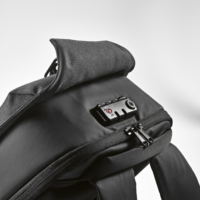 Mochila de RPET con cerradura numérica y tejidos anticorte 20L vista nueve Mochila de RPET con cerradura numérica y tejidos anticorte 20L vista nueve