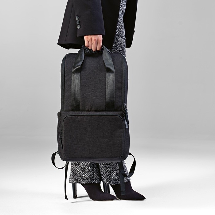 Mochila de poliéster reciclado con compartimento para portátil 18L vista principal