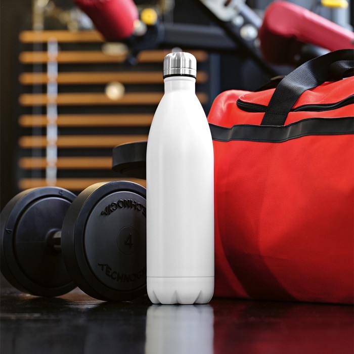 Botella de acero inoxidable reciclado con tapón antifugas 1,03L color blanco vista de ambiente Botella de acero inoxidable reciclado con tapón antifugas 1,03L color blanco vista de ambiente