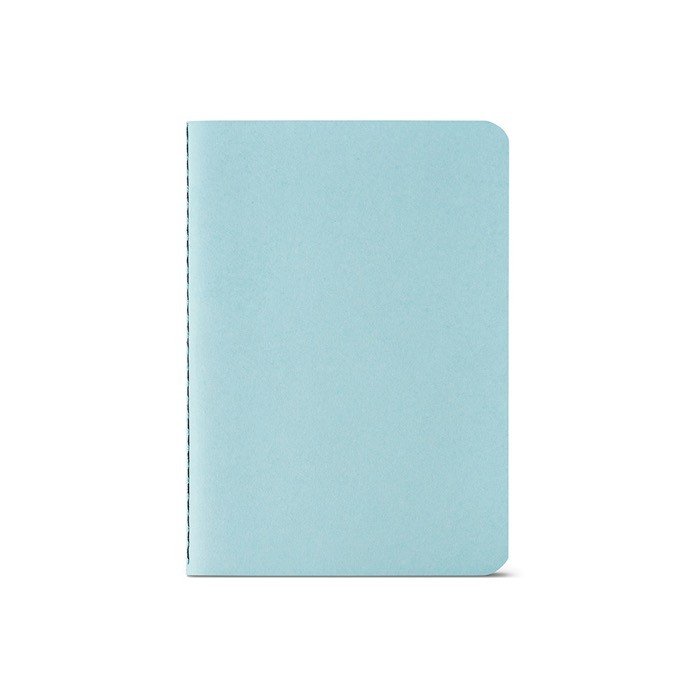 Libreta con cubierta de cartón reciclado A6 hojas a rayas color azul pastel vista frontal Libreta con cubierta de cartón reciclado A6 hojas a rayas color azul pastel vista frontal