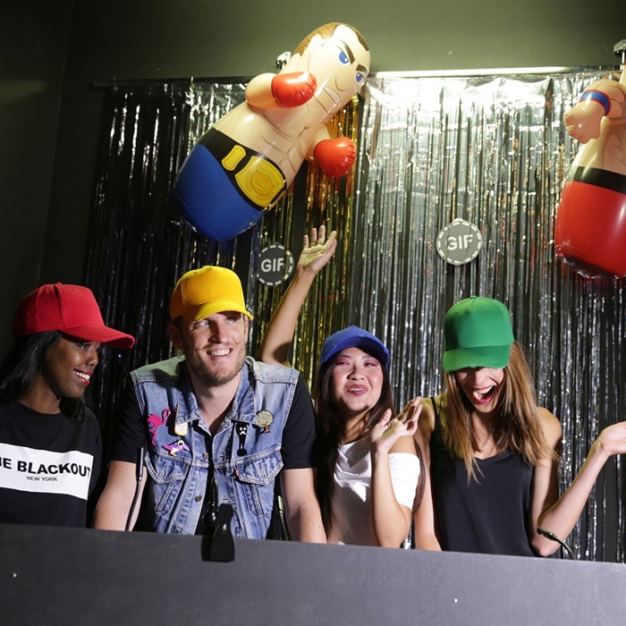 Gorra de algodón destruido con 5 paneles y cierre con hebilla Gorra de algodón destruido con 5 paneles y cierre con hebilla