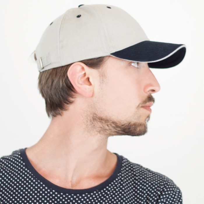 Gorra de algodón de tamaño único con cierre de hebilla 250 g/m2 vista de ambiente