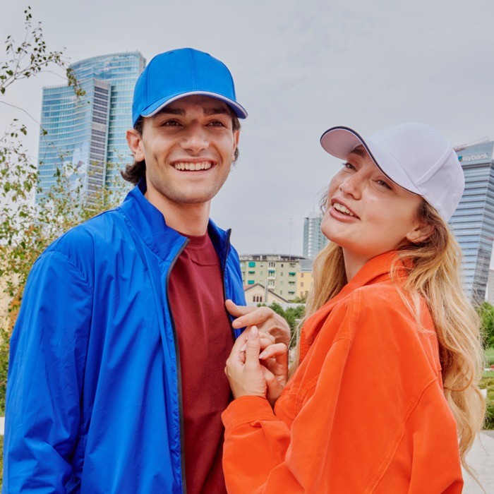 Gorra de algodón de tamaño único con cierre de hebilla 250 g/m2 vista de ambiente