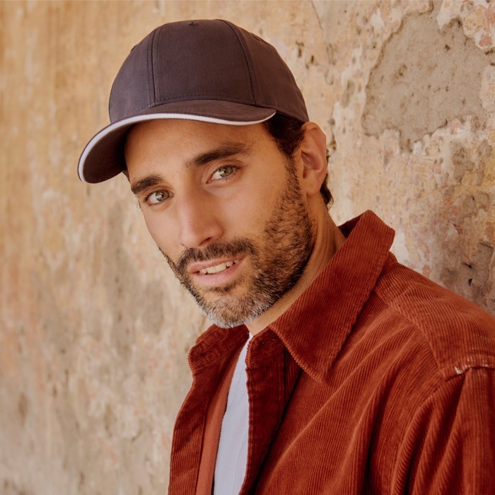 Gorra de algodón de tamaño único con cierre de hebilla 250 g/m2 vista de ambiente