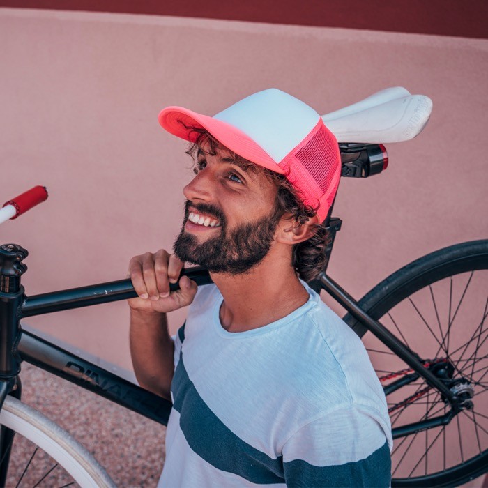 Gorra de poliéster con visera curvada y acolchada de 80 g/m2 vista 3 Gorra de poliéster con visera curvada y acolchada de 80 g/m2 vista 3