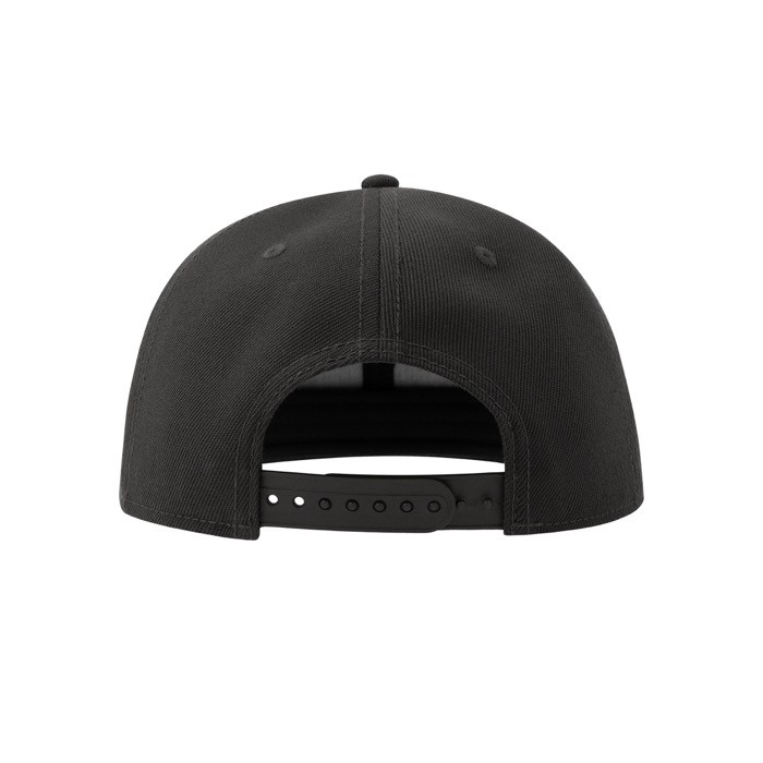 Gorra en sarga de poliéster reciclado con visera plana 300 g/m2 color negro vista detalle 2 Gorra en sarga de poliéster reciclado con visera plana 300 g/m2 color negro vista detalle 2