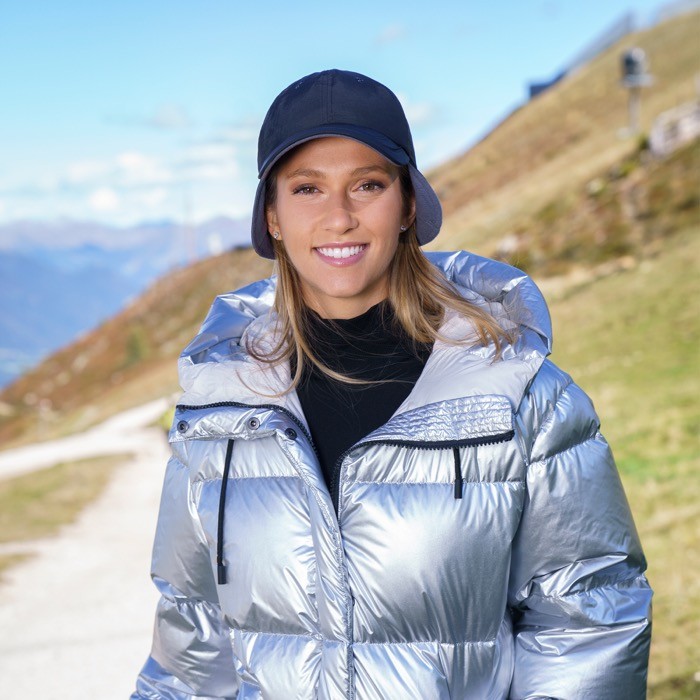 Gorra de invierno de nylon con orejeras y forro polar interior vista 2