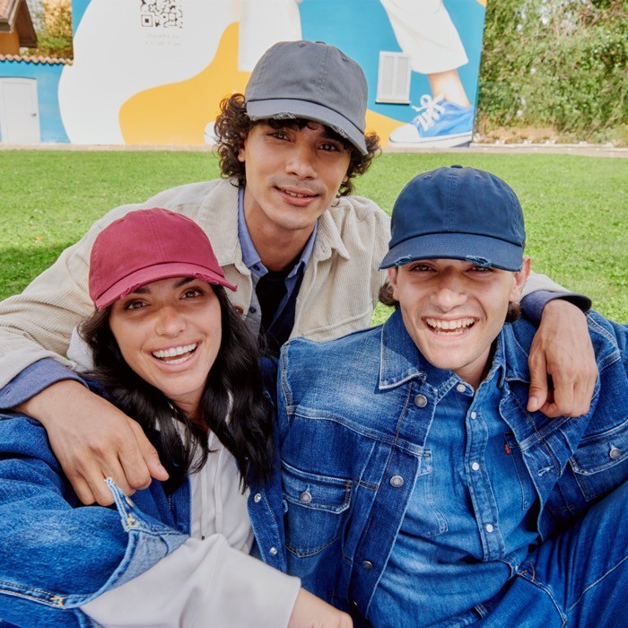 Gorra de algodón de estilo americano 90s con desgaste 280 g/m2 vista de ambiente Gorra de algodón de estilo americano 90s con desgaste 280 g/m2 vista de ambiente