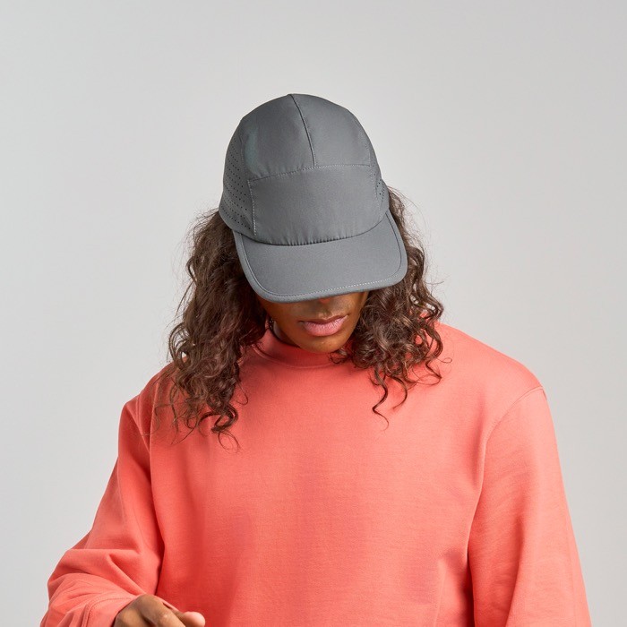 Gorra deportiva de poliéster reciclado con banda anti sudor 105 g/m2 vista 1 Gorra deportiva de poliéster reciclado con banda anti sudor 105 g/m2 vista 1