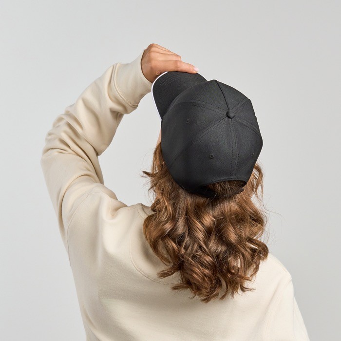 Gorra de béisbol de poliéster reciclado de 5 paneles 220 g/m2 vista 4 Gorra de béisbol de poliéster reciclado de 5 paneles 220 g/m2 vista 4