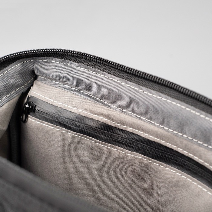 Neceser hecho con plástico de los océanos con bolsillos 70 g/m2 Neceser hecho con plástico de los océanos con bolsillos 70 g/m2