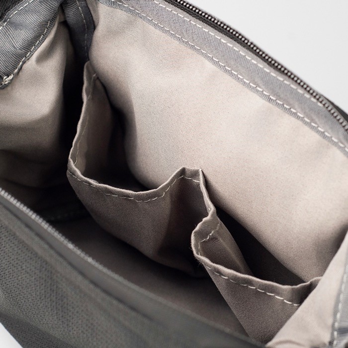 Neceser hecho con plástico de los océanos con bolsillos 70 g/m2 vista 1 Neceser hecho con plástico de los océanos con bolsillos 70 g/m2 vista 1