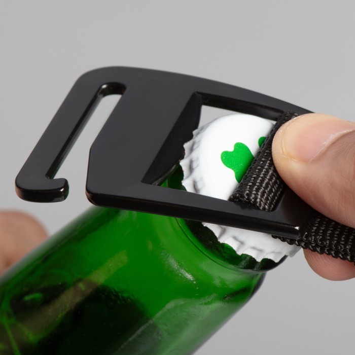 Bolsa térmica hecha de plástico oceánico con abrebotellas 52 g/m2 Bolsa térmica hecha de plástico oceánico con abrebotellas 52 g/m2